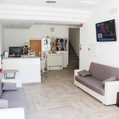 Hotel Luna Римини Экстерьер фото