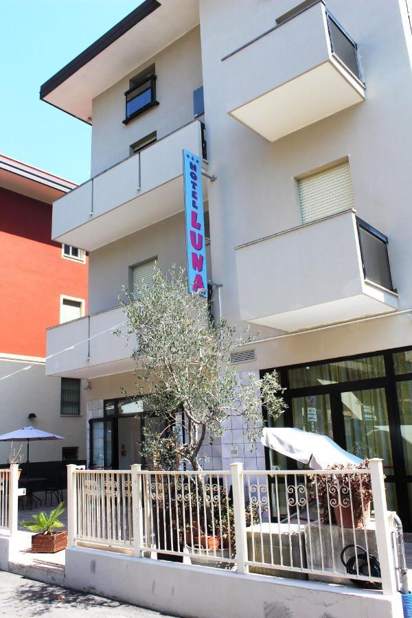 Hotel Luna Римини Экстерьер фото