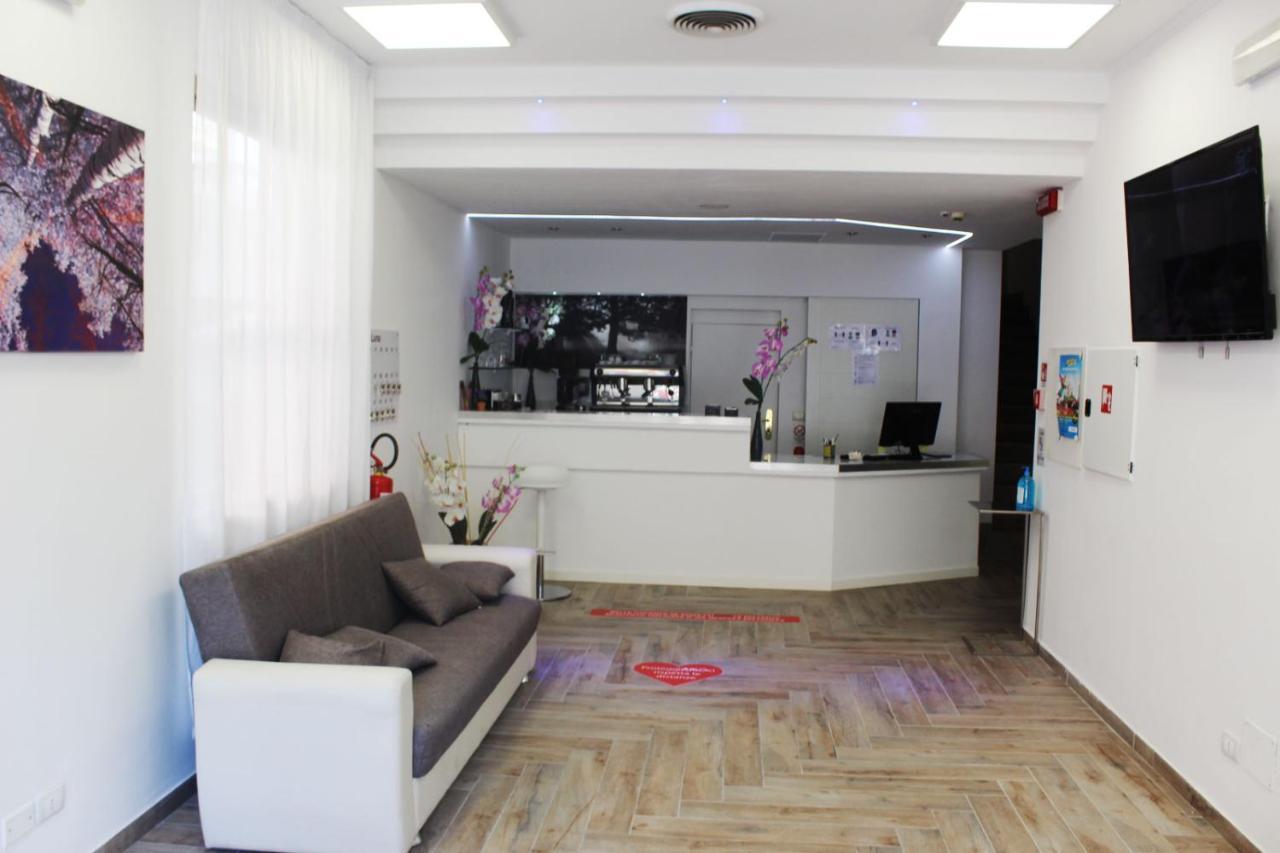 Hotel Luna Римини Экстерьер фото
