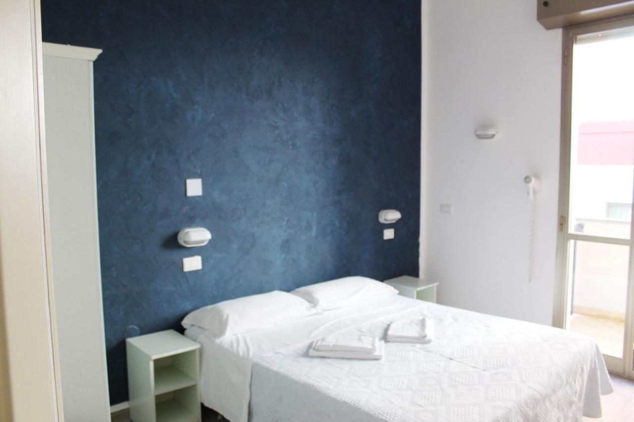 Hotel Luna Римини Экстерьер фото