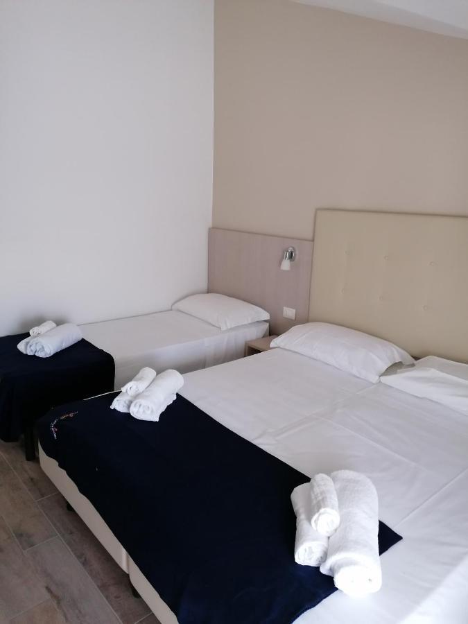 Hotel Luna Римини Экстерьер фото