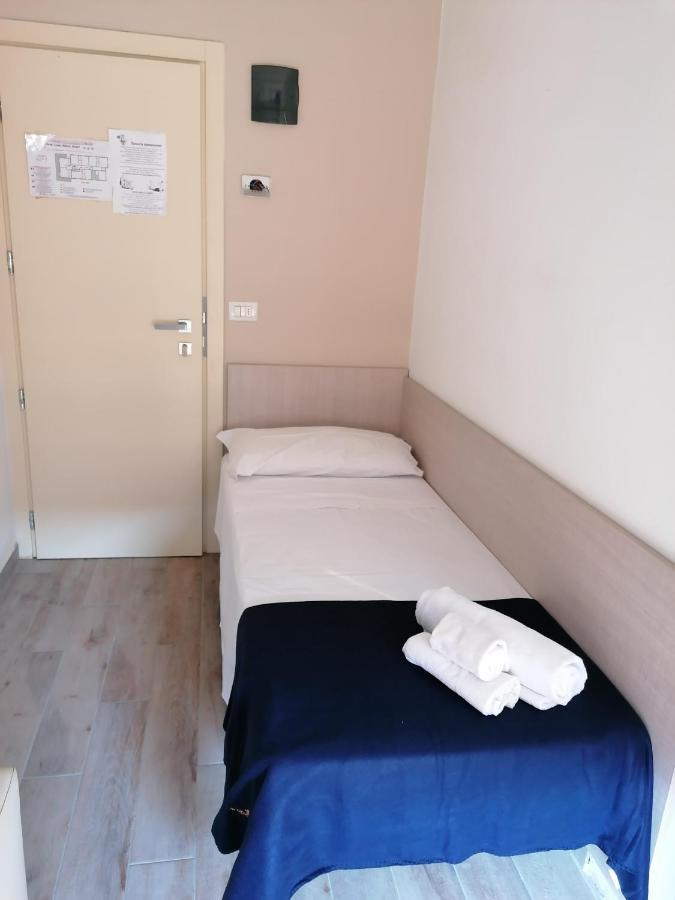 Hotel Luna Римини Экстерьер фото