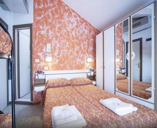 Hotel Luna Римини Номер фото